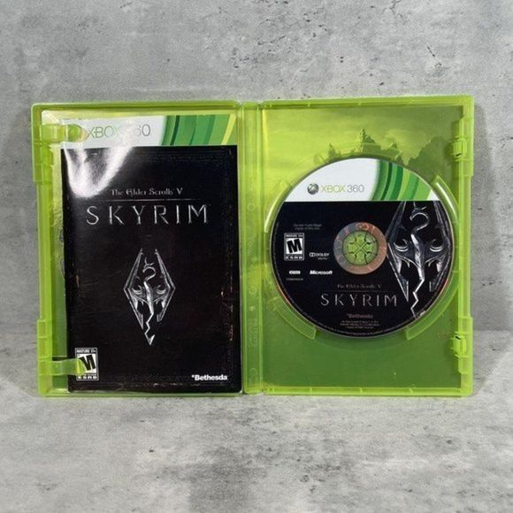 The Elder Scrolls V: Skyrim for Xbox 360 Complete (Game,Book,Case) - Picture 3 of 3